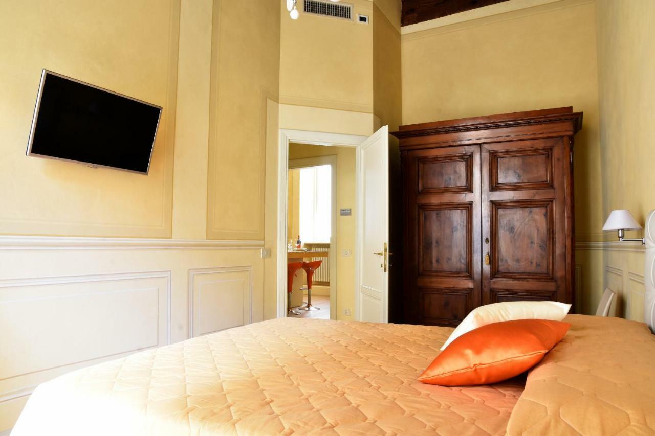 Stella Polare - Luxury Apartment Lucca Exteriör bild